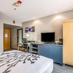 Queen Room Mobility accessible